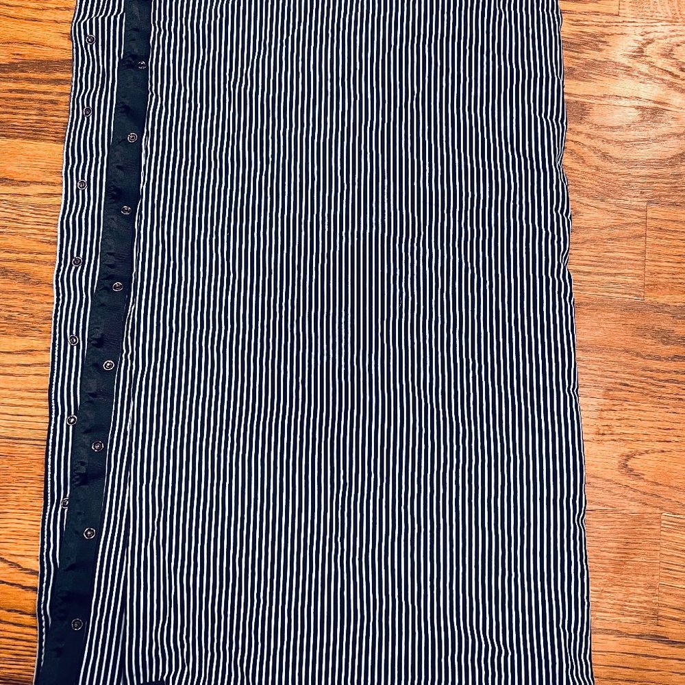 Lululemon Women's Infinity Scarf Snap Button. Blue on Blue.